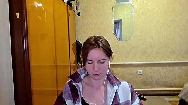DonnaKuc online show from May 10, 2026, 6:06 am