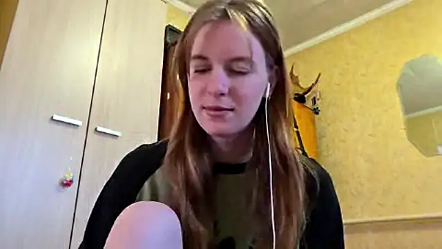 DonnaKuc online show from April 22, 2026, 6:20 am