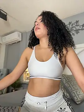 Snapshot of LuxyLux_ chatting on May 14, 2026, 6:27 pm LuxyLux online show from May 14, 2026, 6:27 pm