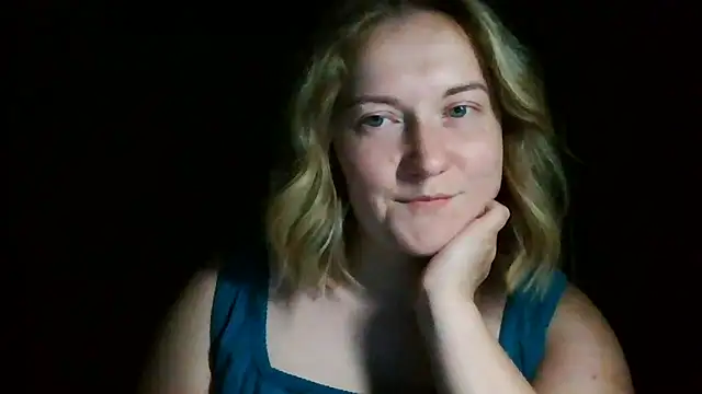 TinaKittyX online show from May 16, 2026, 7:35 pm