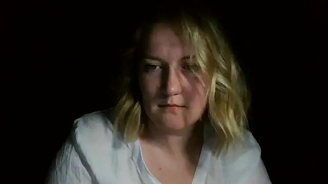 TinaKittyX online show from May 17, 2026, 8:42 pm