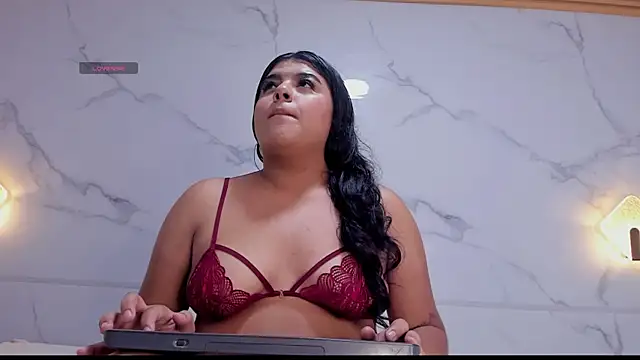 dakota tucci online show from April 13, 2026, 3:43 am