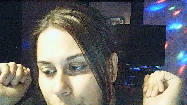 Snapshot of Aurora-Luz chatting on April 24, 2026, 12:01 am Aurora-Luz online show from April 24, 2026, 12:01 am