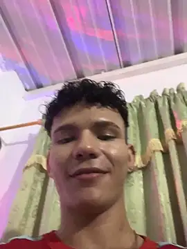 sebascuterouss online show from April 25, 2026, 2:47 am