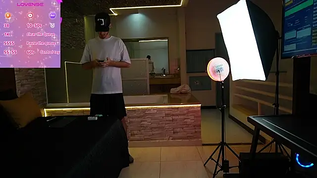 Snapshot of Enzo_Crown chatting on April 13, 2026, 8:24 pm Enzo Crown online show from April 13, 2026, 8:24 pm