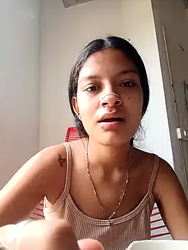 Lyra Siren online show from April 22, 2026, 2:13 pm