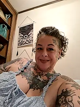 Snapshot of Kitty_bang chatting on April 18, 2026, 2:47 am Kitty bang online show from April 18, 2026, 2:47 am