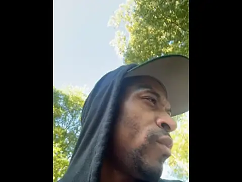 JRNBLU44 online show from April 19, 2026, 11:07 pm