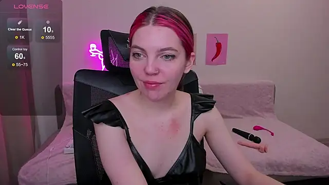 Snapshot of Marie_Reyess chatting on May 13, 2026, 1:56 am Marie Reyess online show from May 13, 2026, 1:56 am
