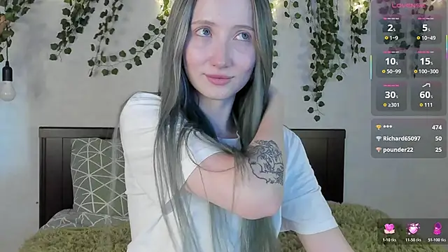 Snapshot of Leona_Vixen chatting on June 11, 2026, 12:43 am Leona Vixen online show from June 11, 2026, 12:43 am