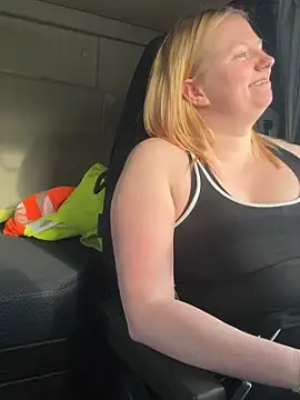 TruckerBabeLeenchen online show from April 9, 2026, 6:19 am