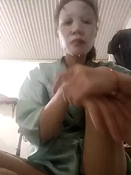 Miss lovexx online show from April 15, 2026, 2:06 am