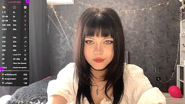 Snapshot of EmilyEmbears chatting on May 18, 2026, 7:02 am EmilyEmbears online show from May 18, 2026, 7:02 am