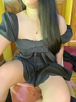 Mely2005 online show from April 28, 2026, 2:27 am