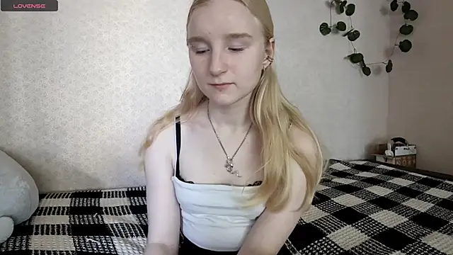 Snapshot of ForwentSeat chatting on May 13, 2026, 9:16 am ForwentSeat online show from May 13, 2026, 9:16 am