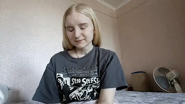 Snapshot of ForwentSeat chatting on April 11, 2026, 7:45 am ForwentSeat online show from April 11, 2026, 7:45 am
