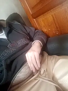 Snapshot of olivaissul chatting on April 14, 2026, 1:27 pm olivaissul online show from April 14, 2026, 1:27 pm