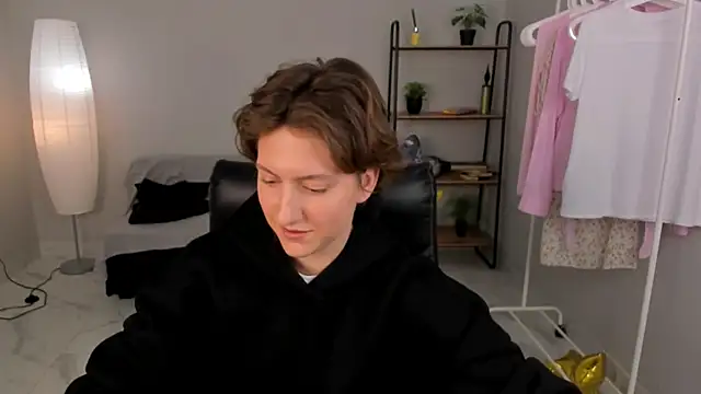 Snapshot of Klare_Jinn chatting on April 4, 2026, 1:17 pm Klare Jinn online show from April 4, 2026, 1:17 pm