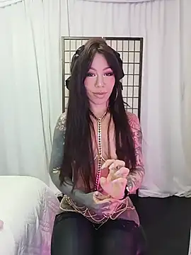 Snapshot of Polina_P chatting on May 17, 2026, 10:59 am Polina P online show from May 17, 2026, 10:59 am