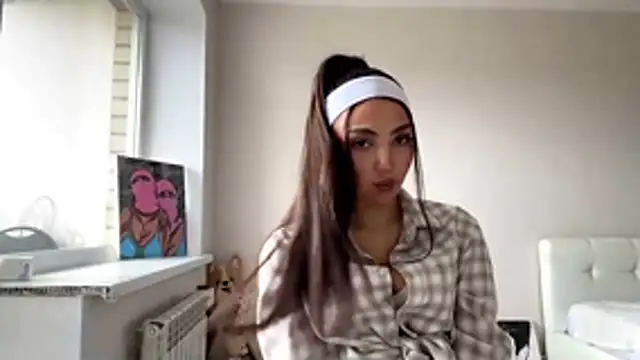 AlvinaMair online show from April 27, 2026, 7:06 am