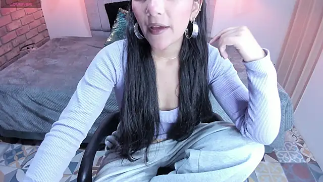 Snapshot of Hanna_Clark__ chatting on May 10, 2026, 12:20 pm Hanna Clark online show from May 10, 2026, 12:20 pm