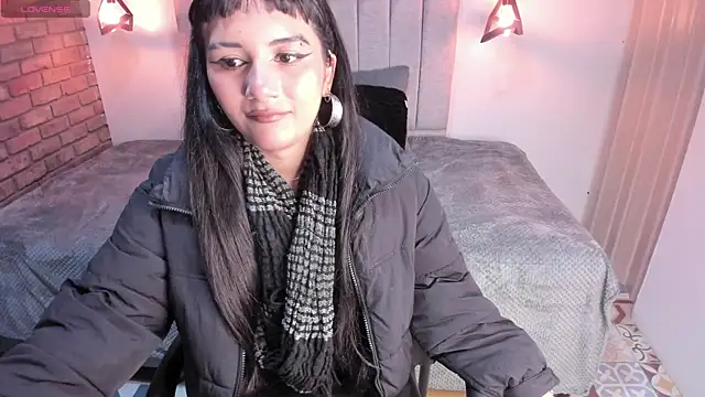 Snapshot of Hanna_Clark__ chatting on May 9, 2026, 12:19 pm Hanna Clark online show from May 9, 2026, 12:19 pm