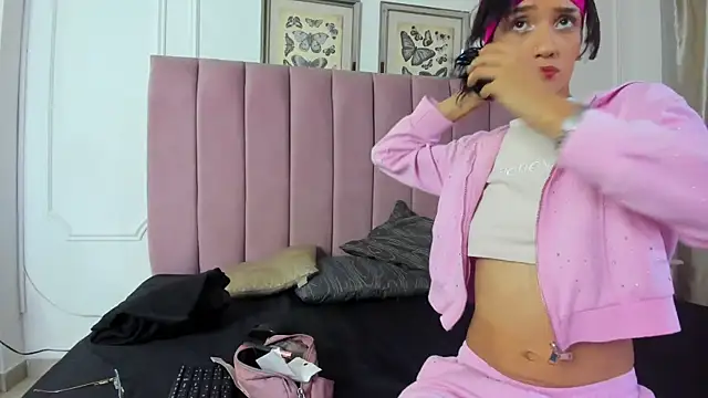 Snapshot of Alexa_fox669 chatting on June 25, 2026, 1:27 pm Alexa fox669 online show from June 25, 2026, 1:27 pm