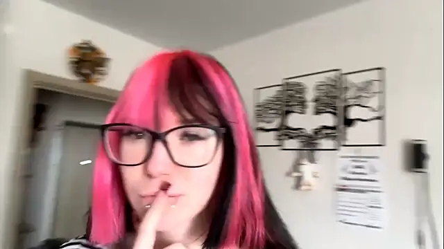 Snapshot of WifeAileen chatting on April 7, 2026, 6:37 am WifeAileen online show from April 7, 2026, 6:37 am