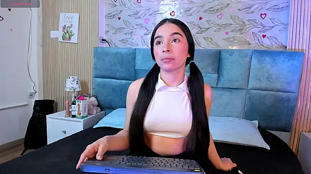 Snapshot of Delphine_doll chatting on July 13, 2026, 11:42 am Delphine doll online show from July 13, 2026, 11:42 am