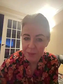 Snapshot of Laylaskyexx chatting on April 9, 2026, 5:09 am Laylaskyexx online show from April 9, 2026, 5:09 am