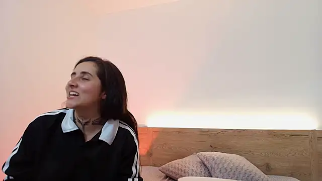 Elisa n Emma online show from April 28, 2026, 8:24 pm