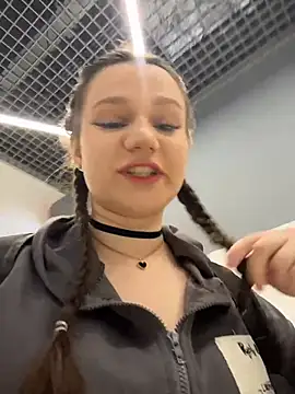 Snapshot of LilMisa chatting on April 4, 2026, 5:47 am LilMisa online show from April 4, 2026, 5:47 am