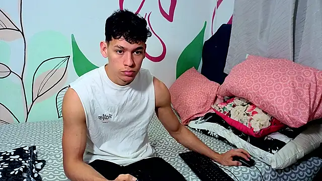 Snapshot of Myke_sexy chatting on May 8, 2026, 11:19 pm Myke sexy online show from May 8, 2026, 11:19 pm