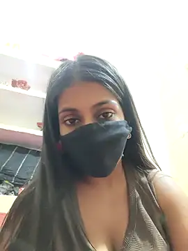 shreyaverma899 online show from April 17, 2026, 5:27 pm