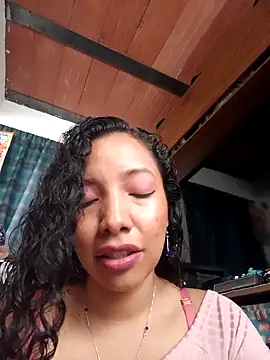 Snapshot of Wolfamara chatting on April 25, 2026, 1:41 pm Wolfamara online show from April 25, 2026, 1:41 pm