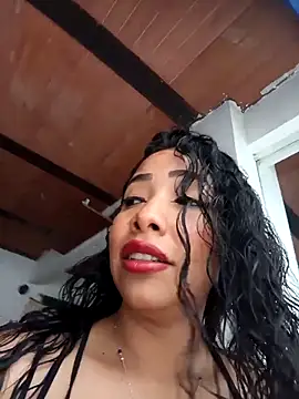 Snapshot of Wolfamara chatting on May 2, 2026, 1:05 pm Wolfamara online show from May 2, 2026, 1:05 pm