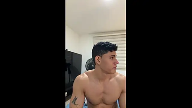 Snapshot of Massimo_Rinaldi chatting on May 13, 2026, 2:40 am Massimo Rinaldi online show from May 13, 2026, 2:40 am