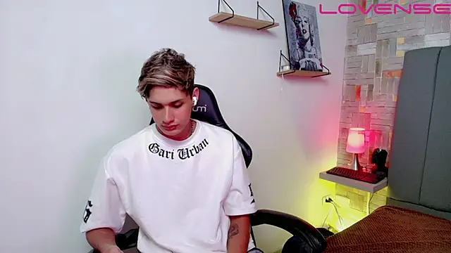 Snapshot of flaquito___ chatting on April 7, 2026, 8:43 pm flaquito online show from April 7, 2026, 8:43 pm