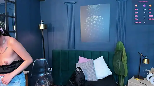 Snapshot of Alicecoule_ chatting on May 22, 2026, 12:14 pm Alicecoule online show from May 22, 2026, 12:14 pm