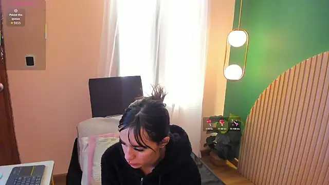 Alicecoule  online show from June 19, 2026, 11:49 am