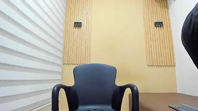 LEO FIOCCHI online show from April 6, 2026, 8:10 pm