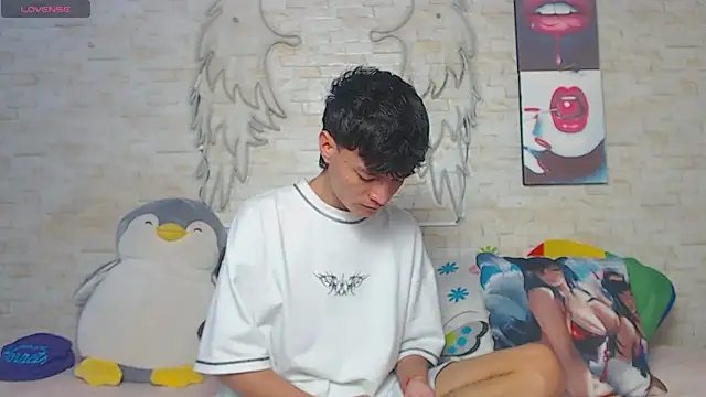 Alex latino  online show from April 2, 2026, 9:32 pm