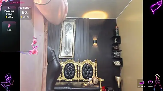 Snapshot of Sharlotte_Jones chatting on May 13, 2026, 11:28 am Sharlotte Jones online show from May 13, 2026, 11:28 am