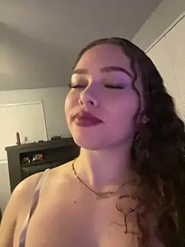 mariex83 online show from April 27, 2026, 2:42 am