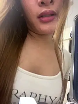 Snapshot of Louies-18 chatting on April 9, 2026, 11:11 pm Louies-18 online show from April 9, 2026, 11:11 pm