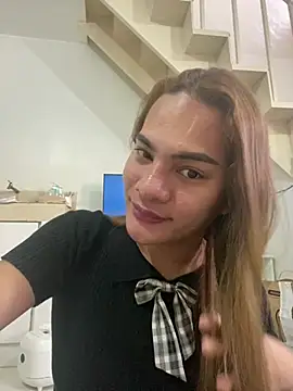 Snapshot of Louies-18 chatting on April 13, 2026, 10:14 pm Louies-18 online show from April 13, 2026, 10:14 pm