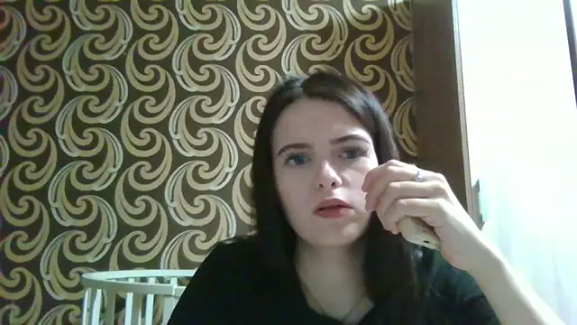 Snapshot of KikiAmino chatting on June 4, 2026, 5:34 am KikiAmino online show from June 4, 2026, 5:34 am