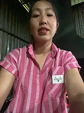 Snapshot of Huonglyna chatting on May 3, 2026, 3:22 am Huonglyna online show from May 3, 2026, 3:22 am