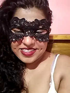 Maskedcurves online show from April 3, 2026, 5:03 am