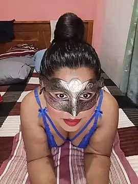 Snapshot of Maskedcurves chatting on June 23, 2026, 8:23 am Maskedcurves online show from June 23, 2026, 8:23 am